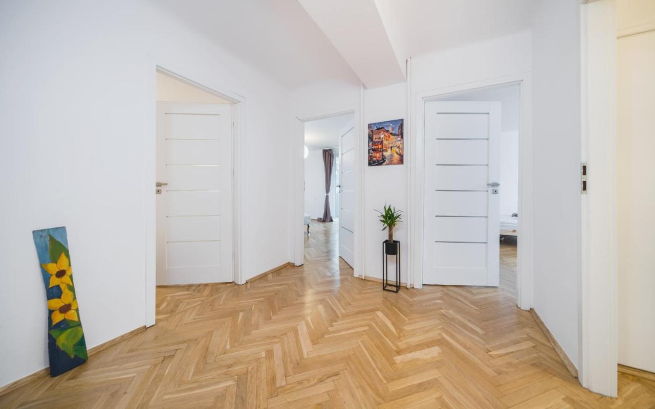Sunshine Parkside Hideaway - 3 Bedroom - By Upstairs Krasków Εξωτερικό φωτογραφία