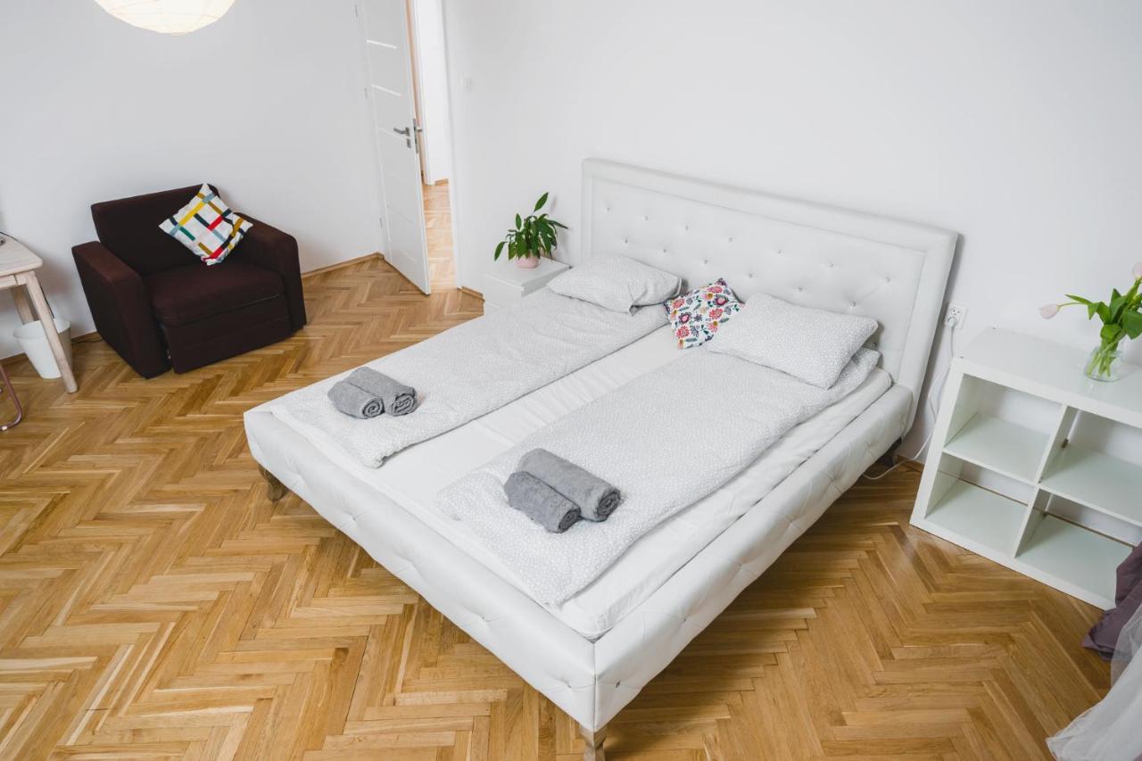 Sunshine Parkside Hideaway - 3 Bedroom - By Upstairs Krasków Εξωτερικό φωτογραφία