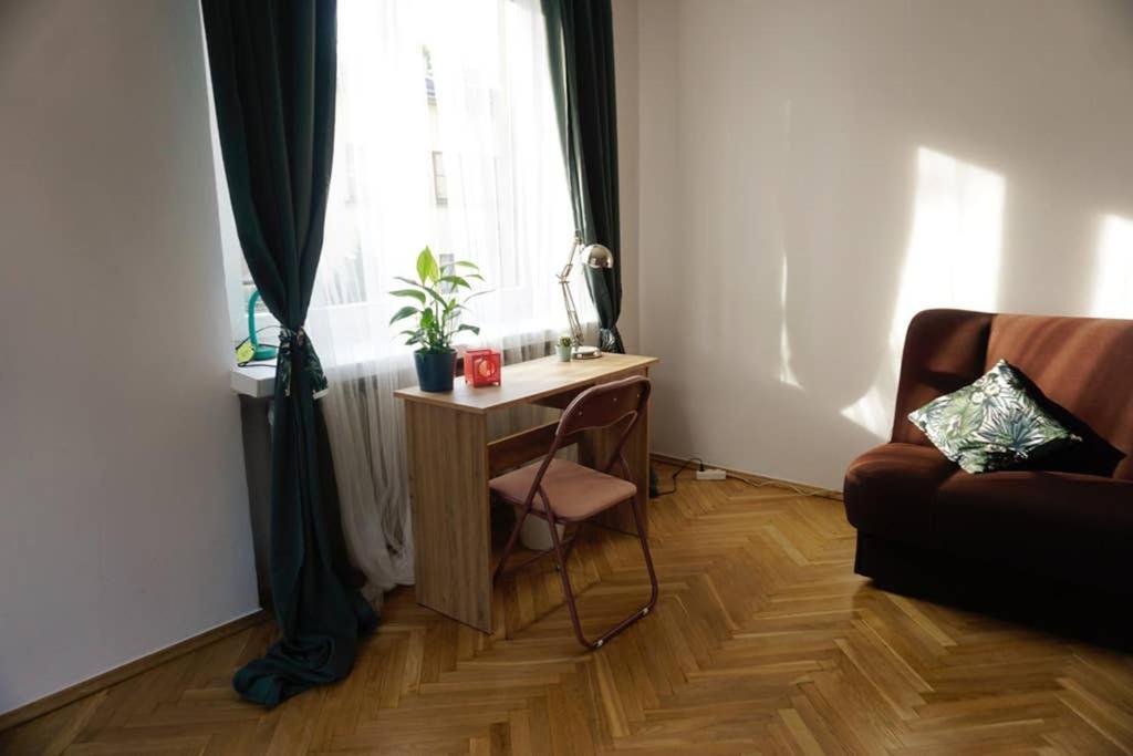 Sunshine Parkside Hideaway - 3 Bedroom - By Upstairs Krasków Εξωτερικό φωτογραφία