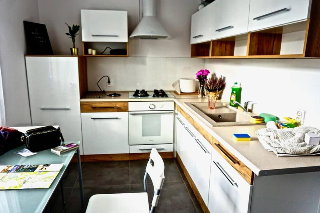 Sunshine Parkside Hideaway - 3 Bedroom - By Upstairs Krasków Εξωτερικό φωτογραφία