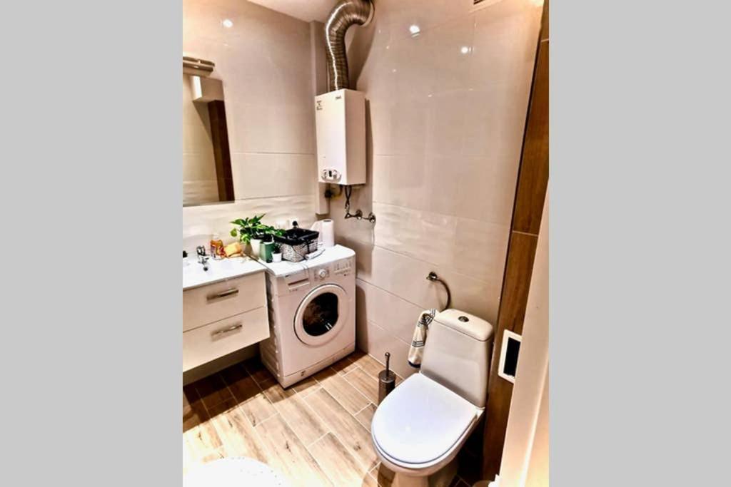 Sunshine Parkside Hideaway - 3 Bedroom - By Upstairs Krasków Εξωτερικό φωτογραφία